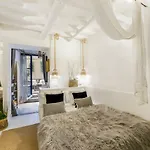 Trastevere Gem Cozy Light-filled Retreat *