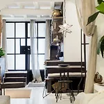 Trastevere Gem Cozy Light-filled Retreat *