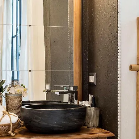Trastevere Gem Cozy Light-filled Retreat *