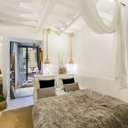 Trastevere Gem Cozy Light-filled Retreat *