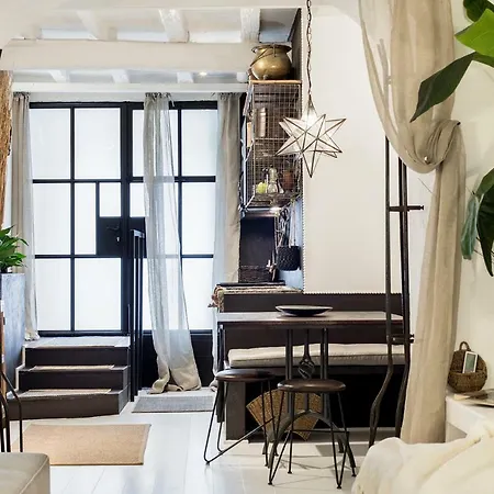 Trastevere Gem Cozy Light-filled Retreat *
