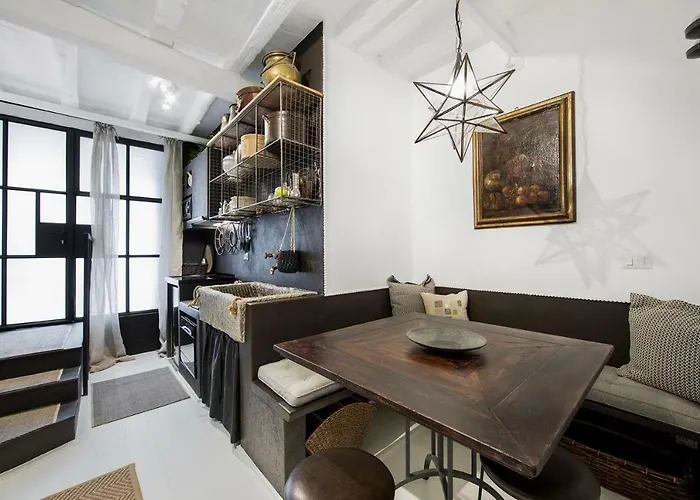 Trastevere Gem Cozy Light-filled Retreat Апартаменты *