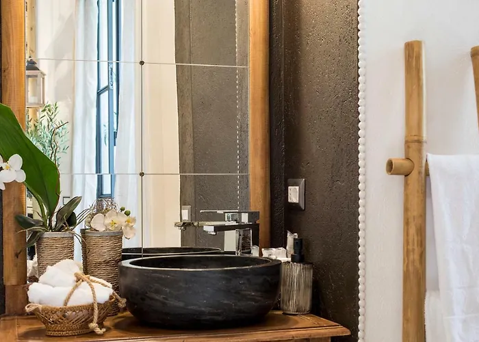 Trastevere Gem Cozy Light-filled Retreat *