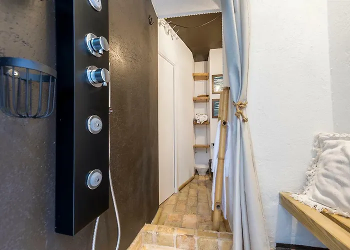 Trastevere Gem Cozy Light-filled Retreat Апартаменты