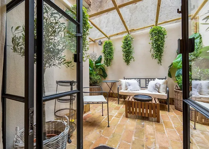 Апартаменты Trastevere Gem Cozy Light-filled Retreat Рим