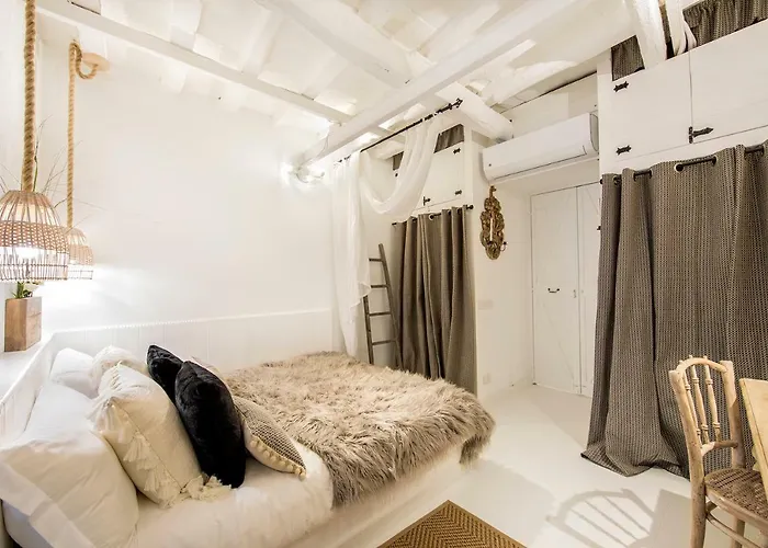 Trastevere Gem Cozy Light-filled Retreat Апартаменты *