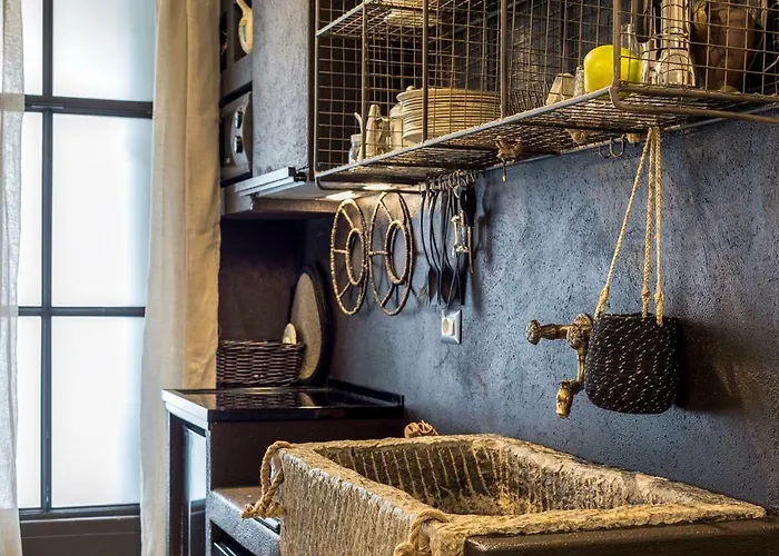Trastevere Gem Cozy Light-filled Retreat Апартаменты *