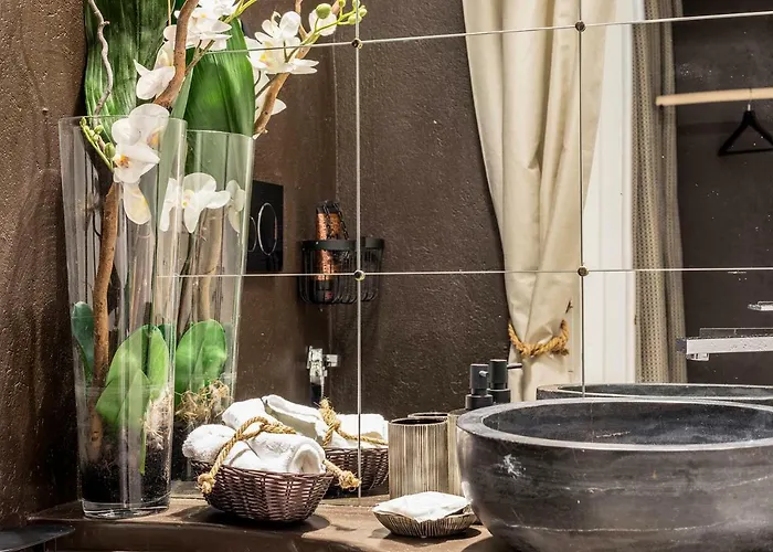 Trastevere Gem Cozy Light-filled Retreat Рим